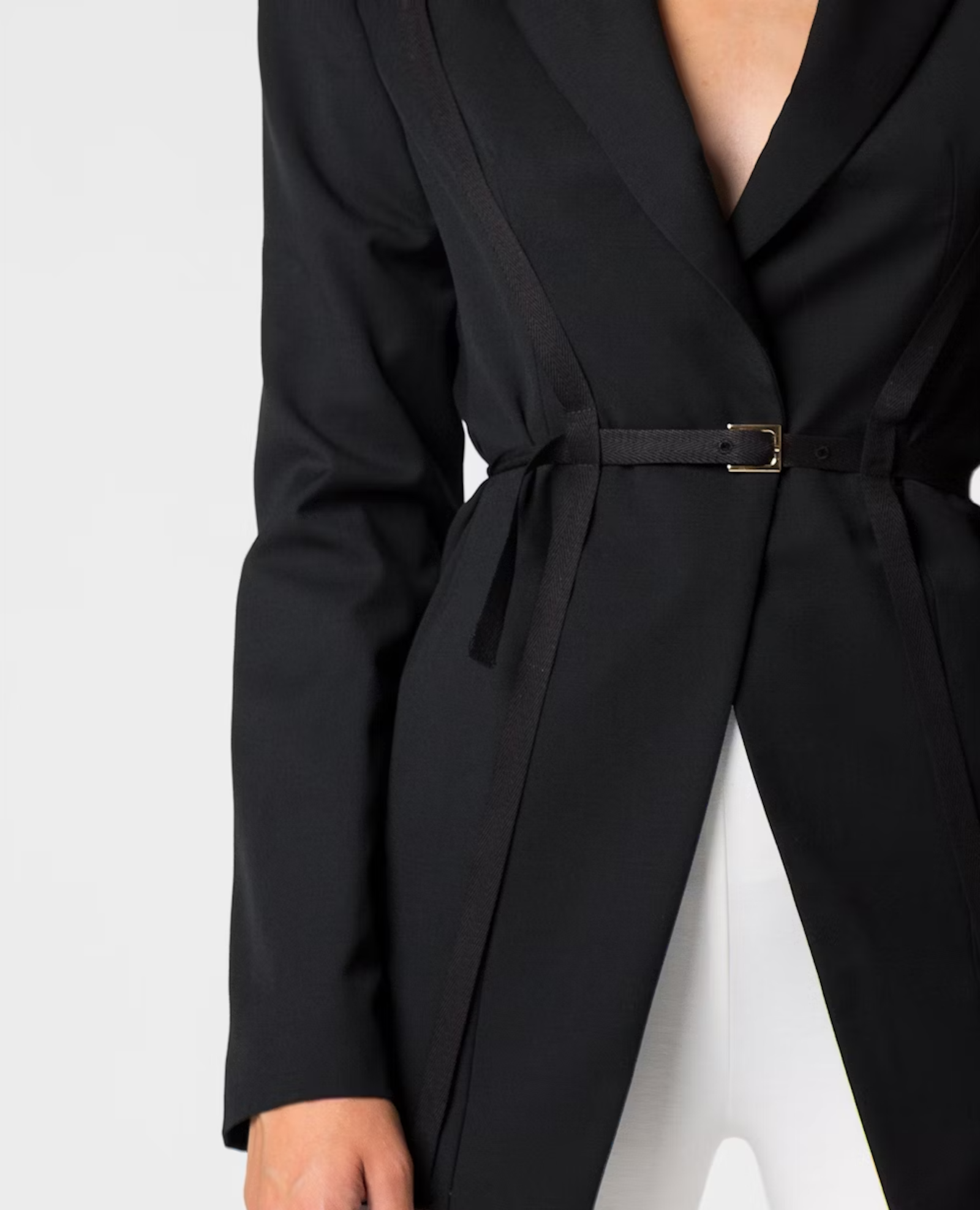 Designer The Hourglass Blazer: Fall/Winter 2025/26’s Biggest Trend link picture 0