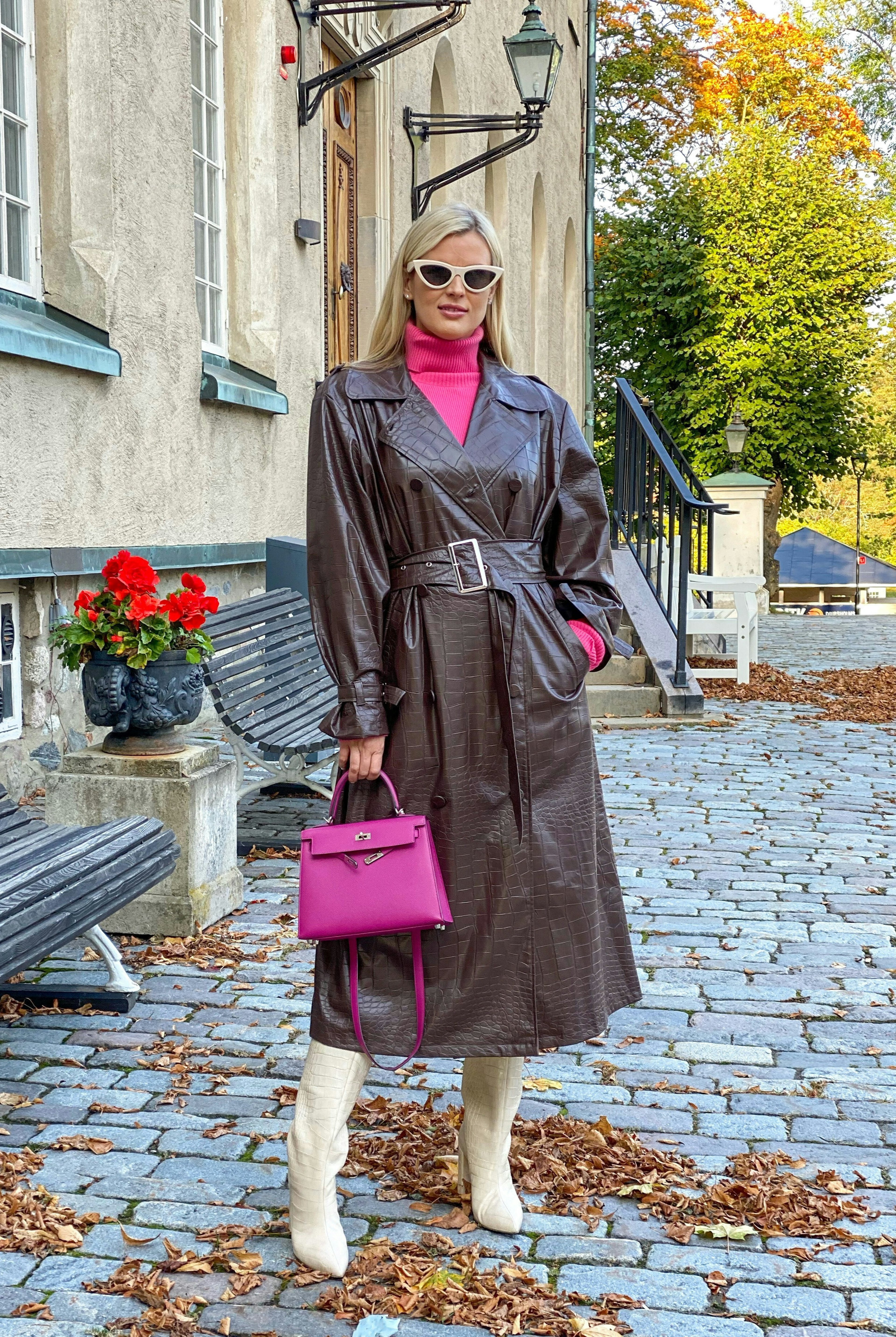 Ingrid has over 27K followers on her Instagram account where she is sharing her love for fashion, handbags and shoes.We love her creative styling, mixing colour and classic designer pieces. Here she is wearing the Abalone Coat from AÉRYNE ´s latest collection. image